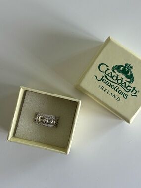 Sterling Silver Claddagh Ring - Silver
